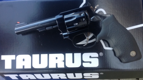 Револьвер Taurus 4